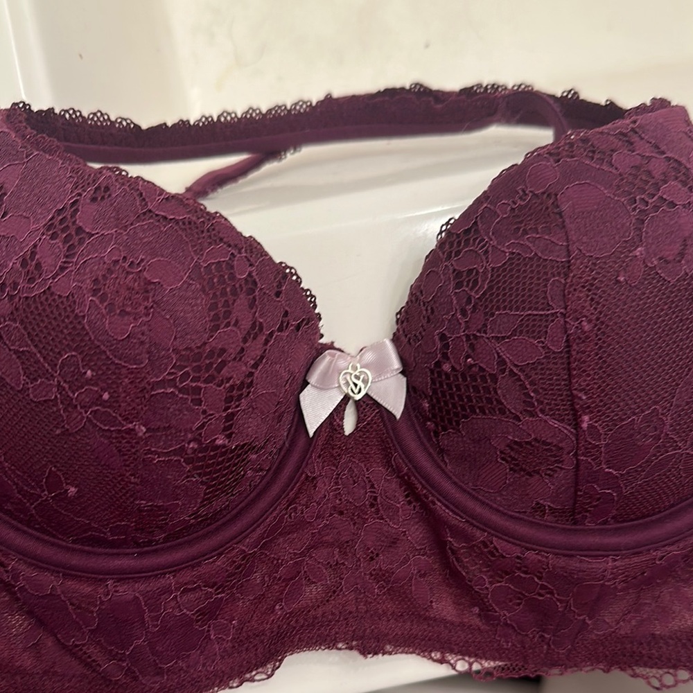 Victoria's Secret Lace Underwire Bra 32B in Burgundy